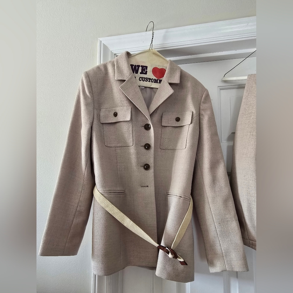 Women's Le Suit Beige Blazer and Pants Suit - 8P - Picture 2 of 8